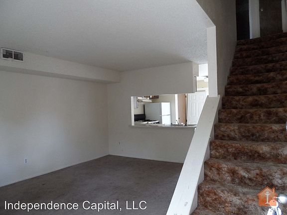 3rd image of 2810 Parque De Oeste Dr APT 01