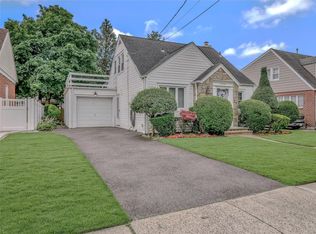 1742 W End Ave, New Hyde Park, NY 11040
