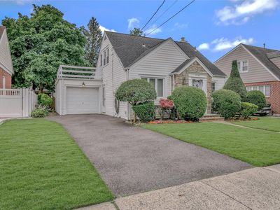 1742 W End Avenue, New Hyde Park, NY, 11040