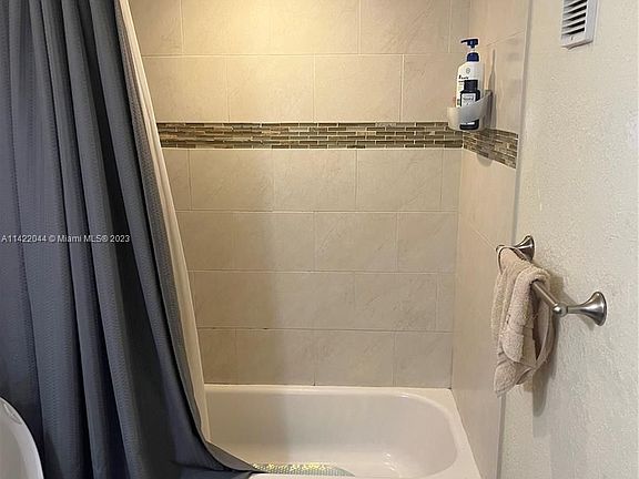 3rd image of 6950 Miami Gardens Dr #2403