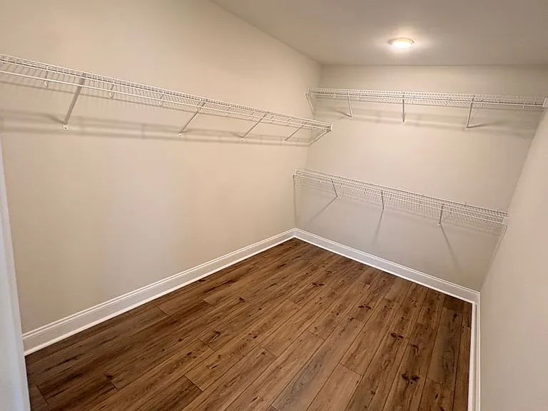110 Alva Ct — Photo 12