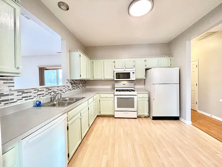 1675 McDowell Ave — Photo 4