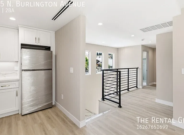 225 N Burlington Ave — Photo 6