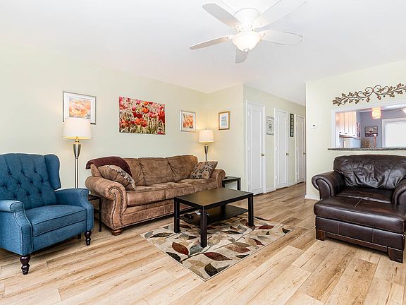 4th image of 148 E Colonial Ct #82