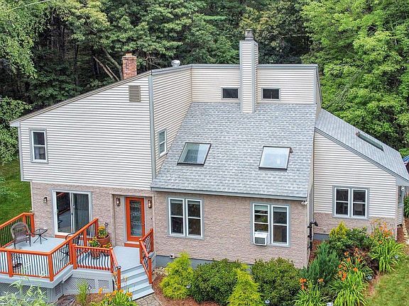 3rd image of 29 Shasta Dr