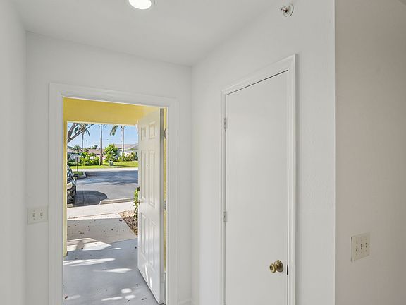 5th image of 4616 SW 8th Pl S #E-06