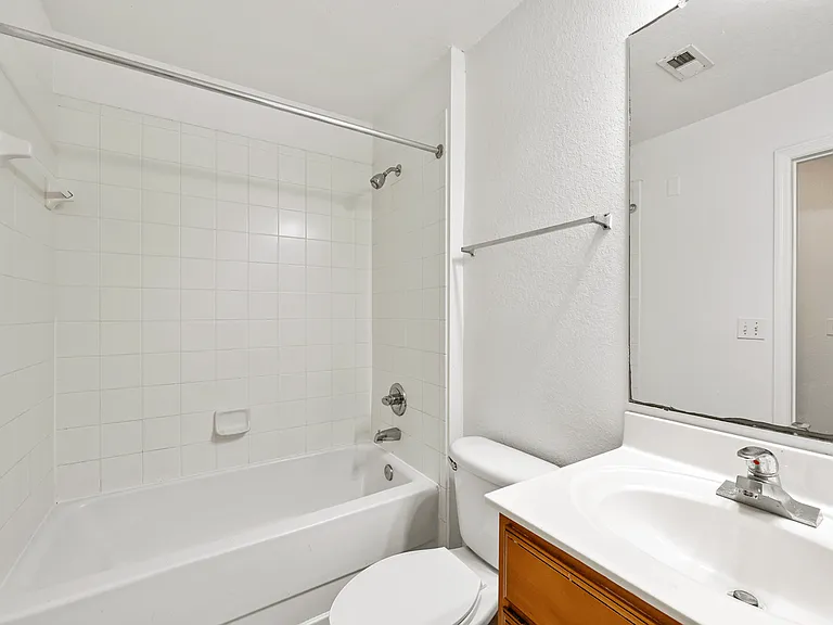 Cambridge Cove and Kathleen Pointe Apartment Homes — Photo 35