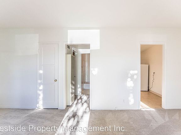 4th image of 1423 Harvard St APT A
