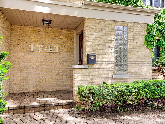 3rd image of 1741 Beverly Pl
