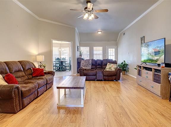 3rd image of 119 Sanchez Creek Ct