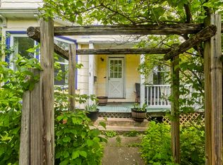 146 Beech St, Holyoke, MA 01040