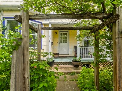 146 Beech St, Holyoke, MA, 01040