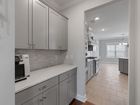 2nd image of 15 Hollyhock Ln