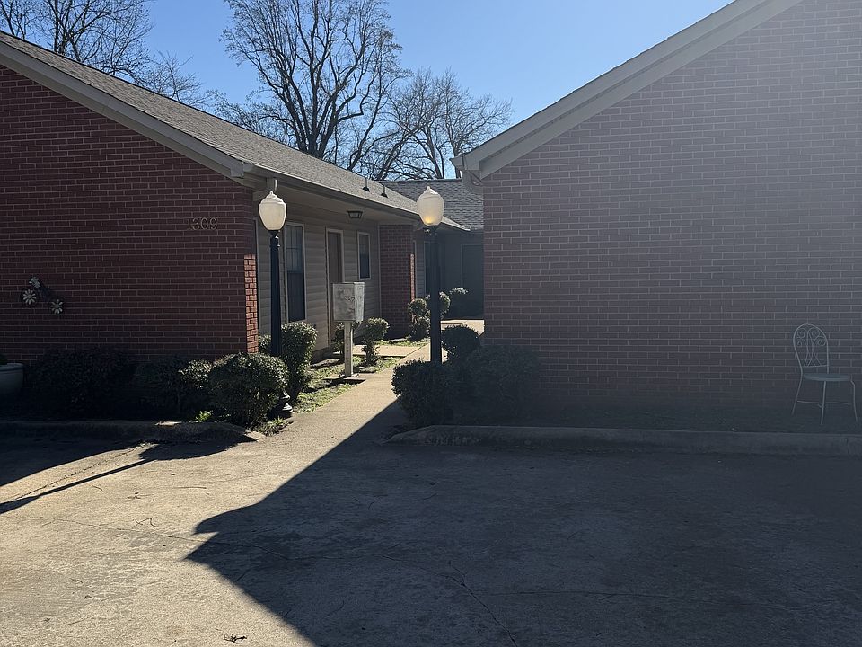 1st image of 1309 W Matthews Ave