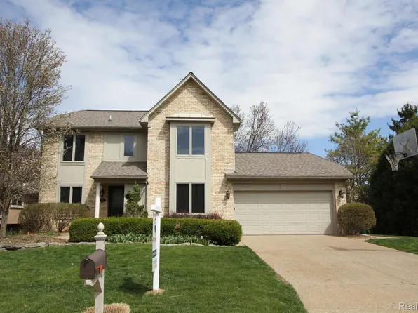 2701 Steamboat Springs Dr, Rochester Hills, MI 48309