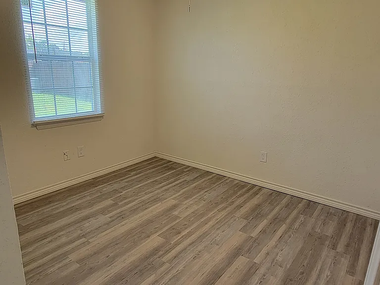 109 Will St — Photo 19
