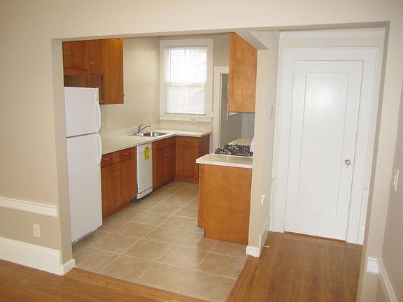 3rd image of 1311 Cabrillo St