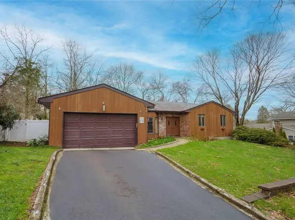 22 Kinsella Street, Dix Hills, NY 11746