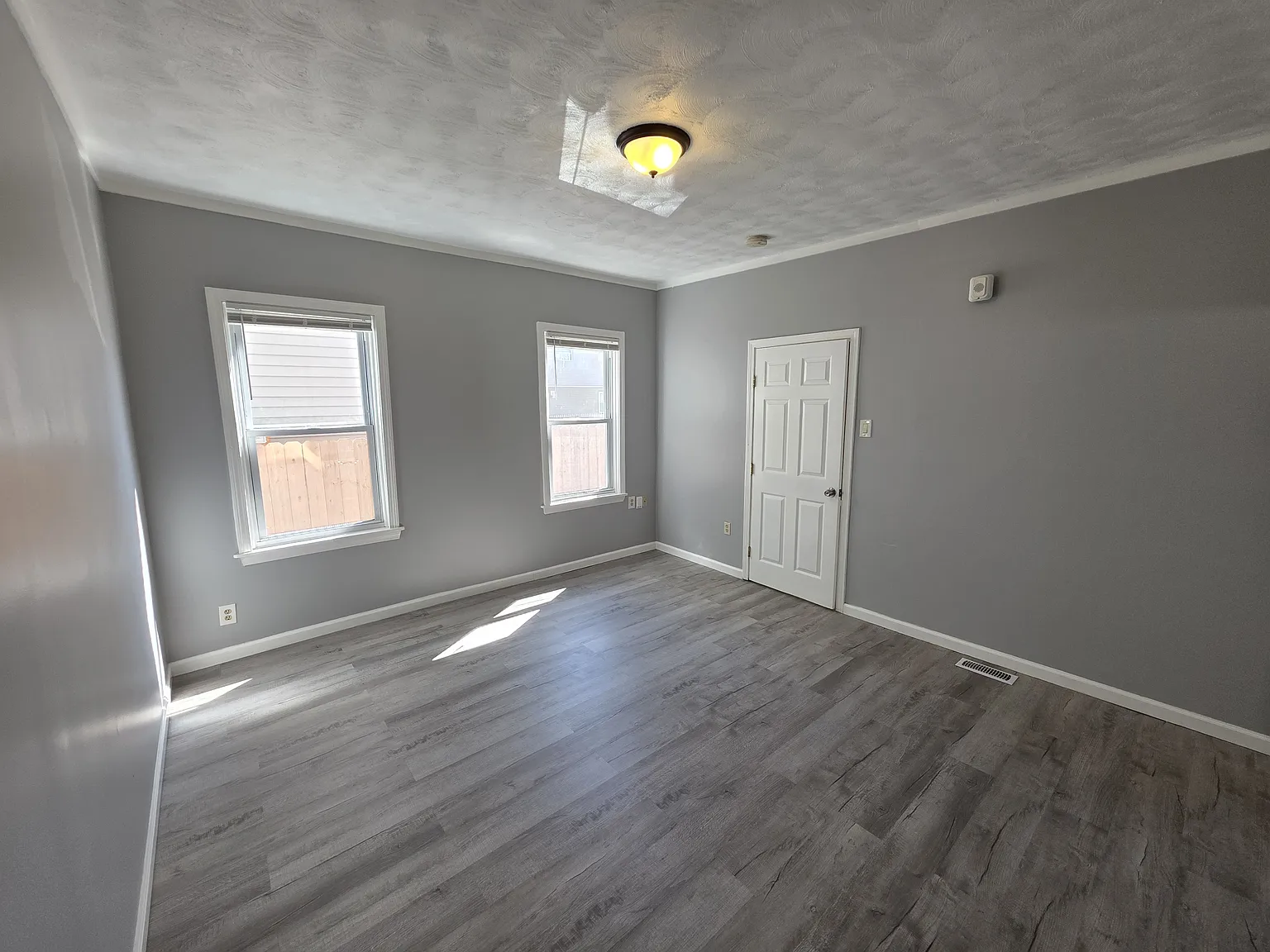  888 Branch Ave 1stflr 2b/1b Updated Greatlocale! Nopets Spacious Prkg — Photo 4
