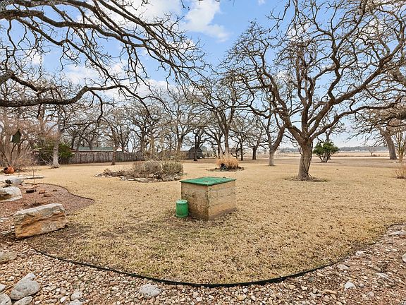 4th image of 237 emerald