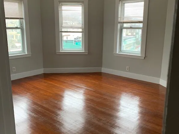 623 Adams St Floor 3, Dorchester, MA 02122