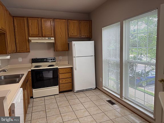 3rd image of 6605 Thomas Grant Ct