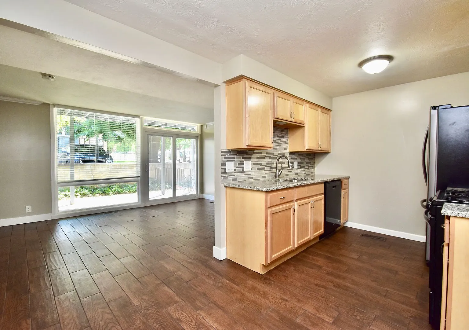 Cute 2 Bed 1 Bath Condo in Bountiful!! — Photo 4
