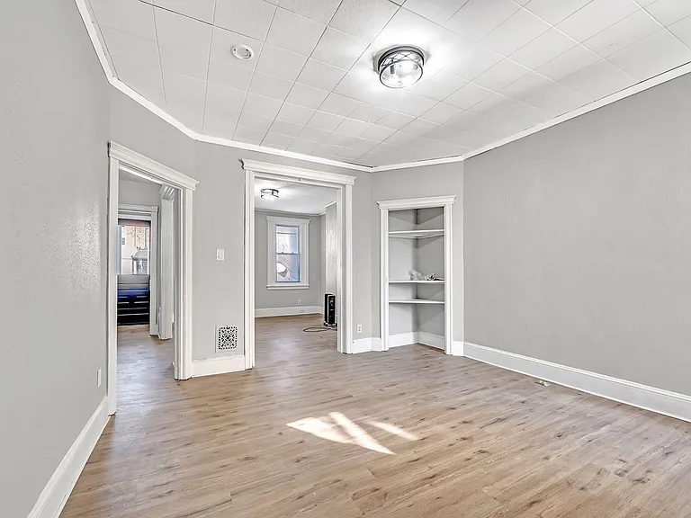 25 Adella Ave — Photo 7