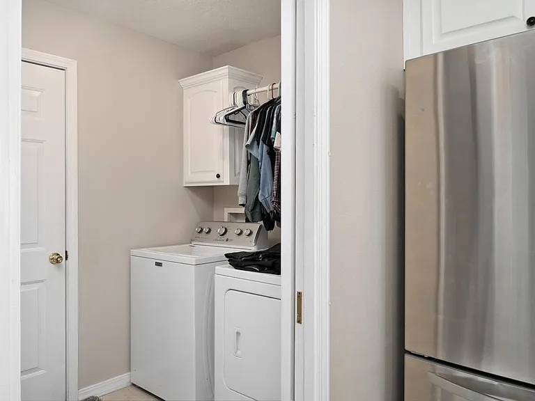 3891 S Hillsdale Ave — Photo 16