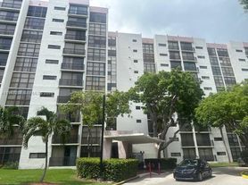 17021 N Bay Rd