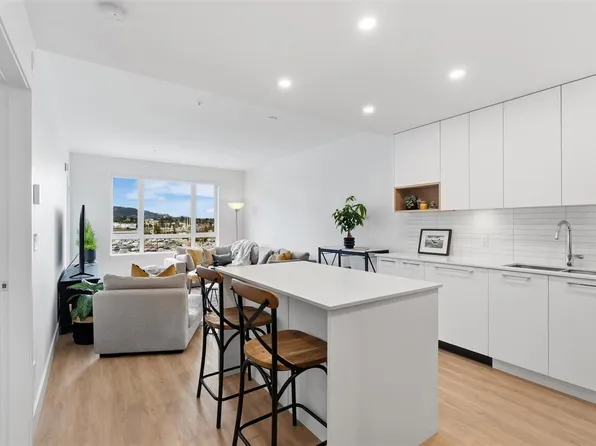 940 Reunion Ave #410, Langford, BC V9B 0W6