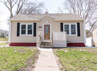 2224 W 7th St, Waterloo, IA 50702