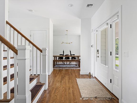 4th image of 660 Sutton Pl