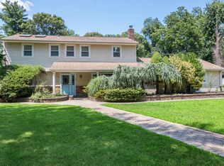 17 Andover Pl, Huntington, NY
