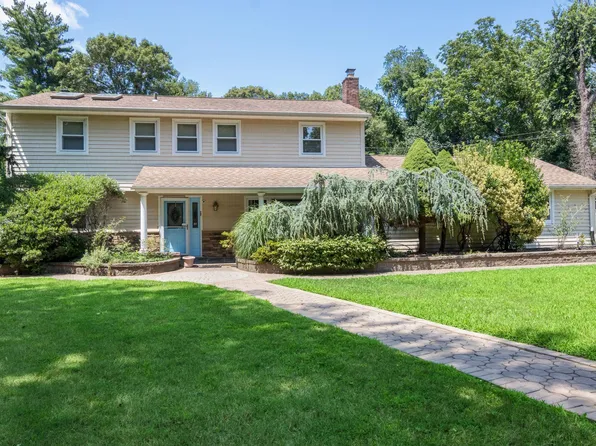 17 Andover Place, Huntington, NY 11743
