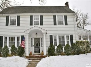 236 Princeton Rd, Rockville Centre, NY 11570