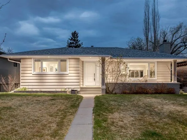 3207 E 24a St SW, Calgary, AB T3E 1W6