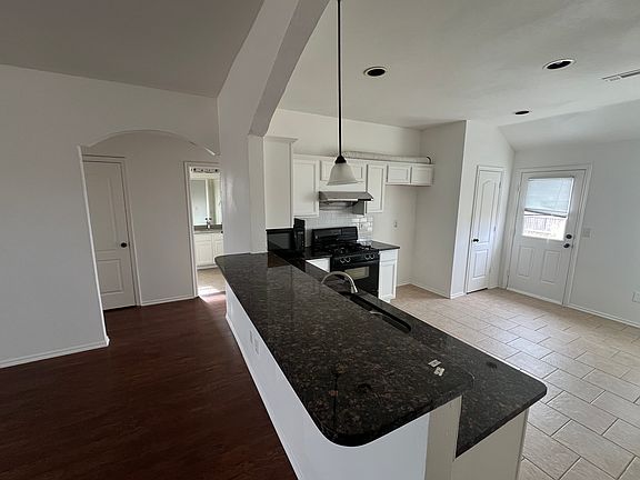 2nd image of 7913 Sunny Pointe Ln
