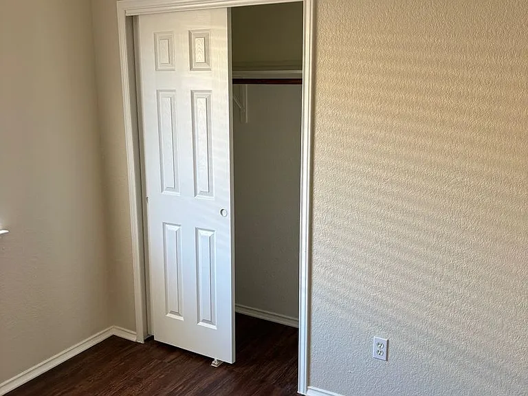 1403 Haley Gray Dr — Photo 16