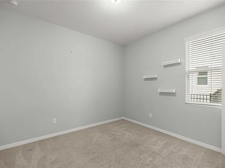 5649 SW 50th Ave — Photo 17