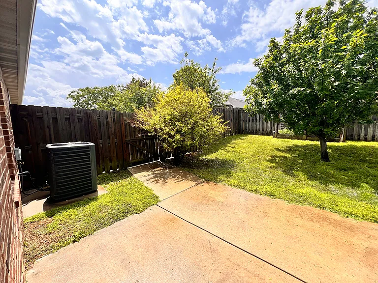 822 E Crystal Ave — Photo 24