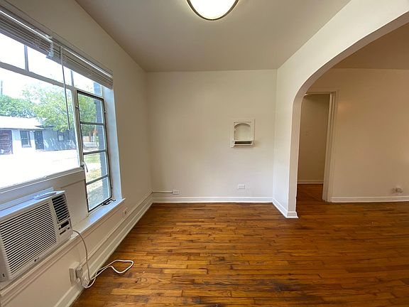 4th image of 109 W Oakview Pl APT 1