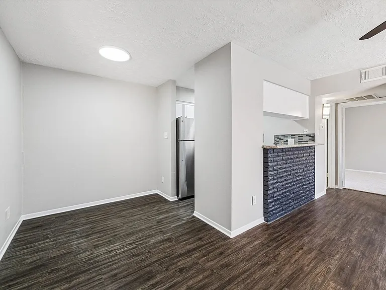 Emerson Street Apartments — Photo 4
