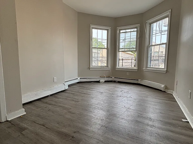 137 Wilkinson Ave #2R — Photo 1