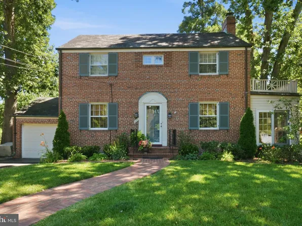 1251 S Oakcrest Rd, Arlington, VA 22202