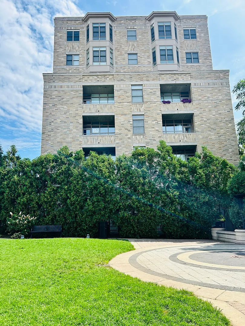 1 bed, 817 sqft, $2,950 — Photo 1
