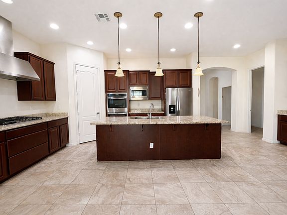 4th image of 4070 S Pearl Dr