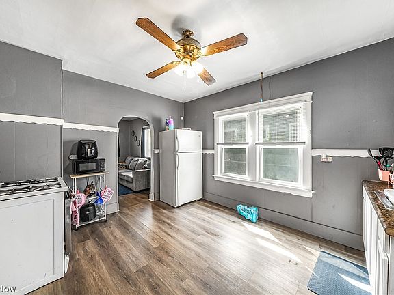 4th image of 2814 E 118th St