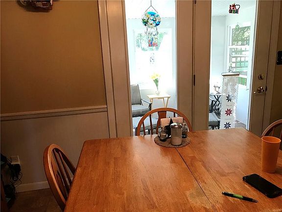 4th image of 421 Sidney St