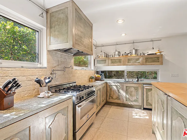1853 Nichols Canyon Rd — Photo 11